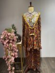 Zari Ziba: Flowing floral Drape Set with Majestic Cape Work