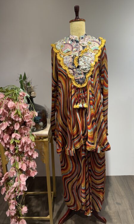 Zari Ziba: Flowing floral Drape Set with Majestic Cape Work