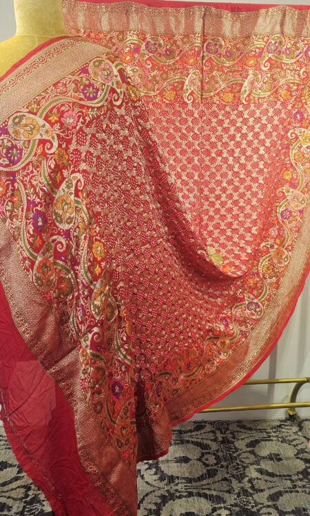 Red bandhani duppatta