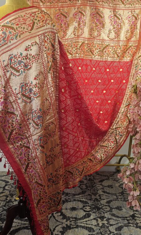 Red bandhani duppatta