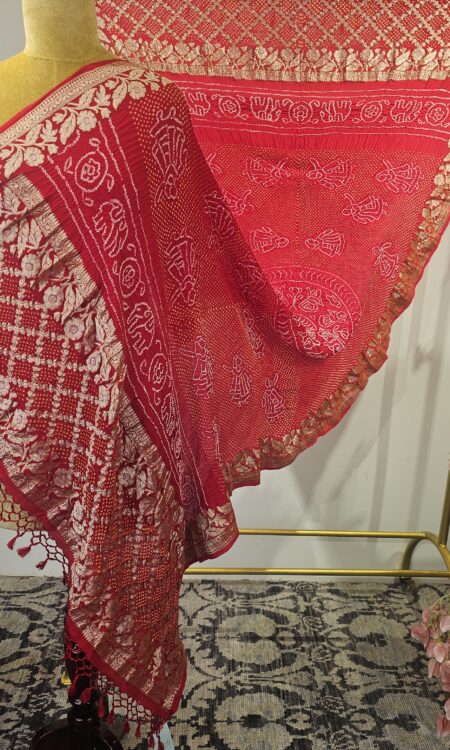 Red colour bandhani duppatta