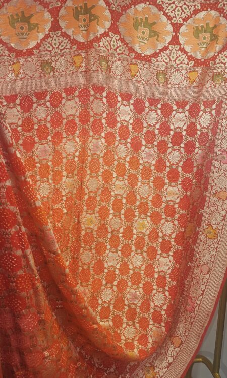 Red-orange Bandhani Dupatta pilia