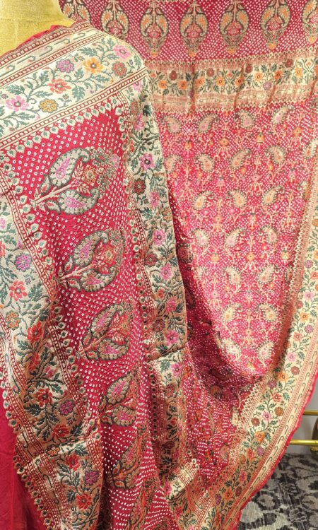 Maroon red Bandhini duppatta odhana