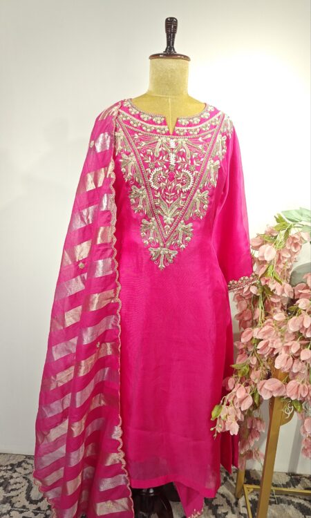 Pink colour kurthi set