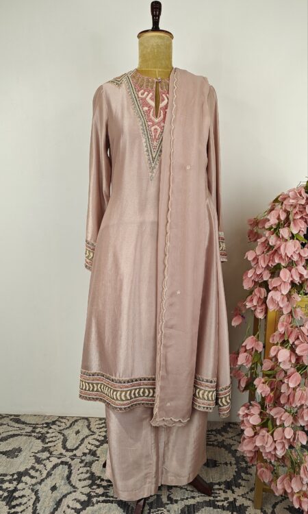 Light pink color kurthi set