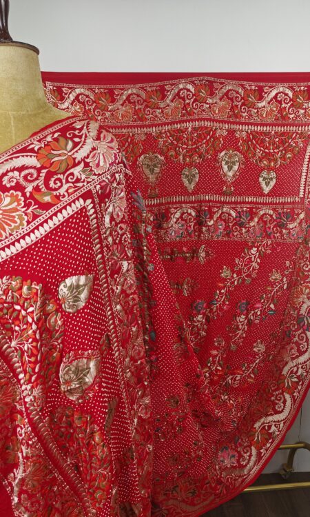 Red bandhani dupatta