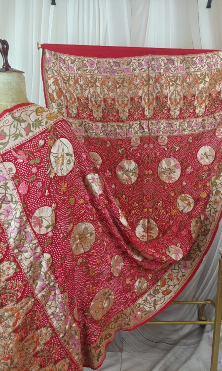 Red bandhani duppata